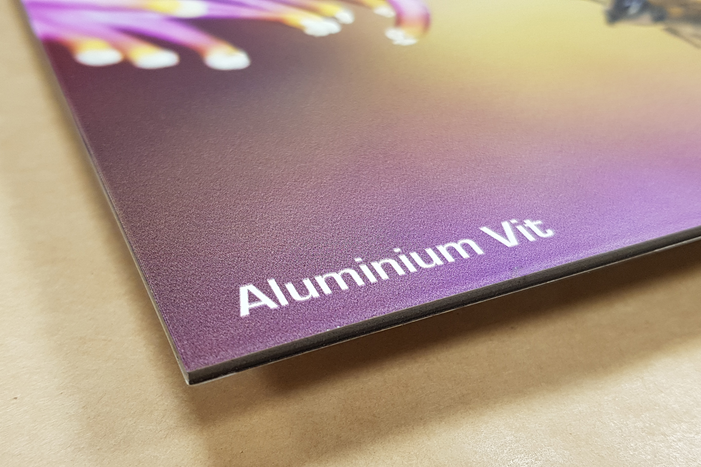 print på dibond aluminiumtavla vit